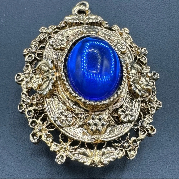 Ornate Blue Sapphire Colored Brooch with Bale - Picture 5 of 13